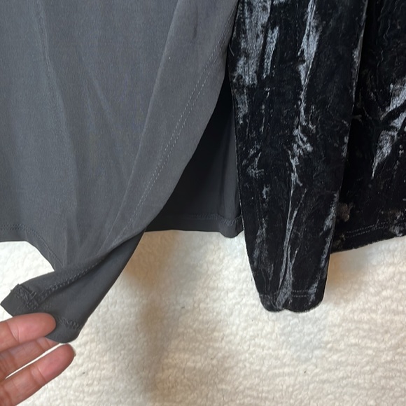 NWT Melissa Paige Womans Black Suede Stretch BONUS NECKLACE Blouse Top 1X PLUS - Picture 5 of 11